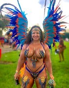 Feather backpacks, wings and collars | Carnival costumes and headpiece